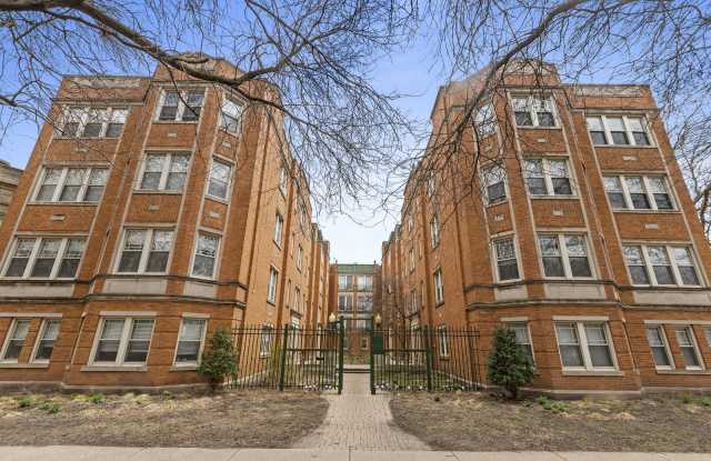 4505 North Greenview Avenue photos photos