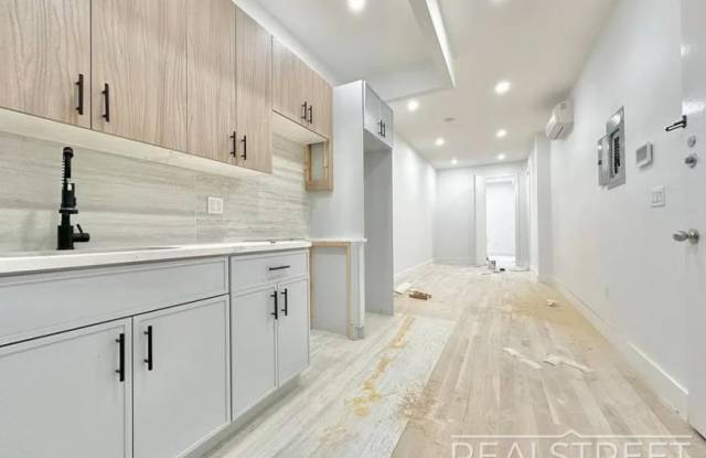 828 Hart Street photos photos