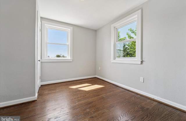 2111 DELMAR Drive - 2111 Delmar Drive, Folcroft, PA 19032
