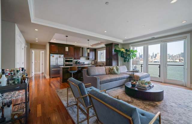 250 HENLEY PL photos photos