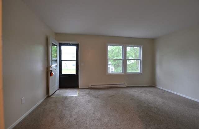 634 Meadowood Ln Gallery 3