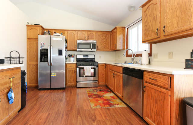 5694 143rd Street West - 1 Gallery 4