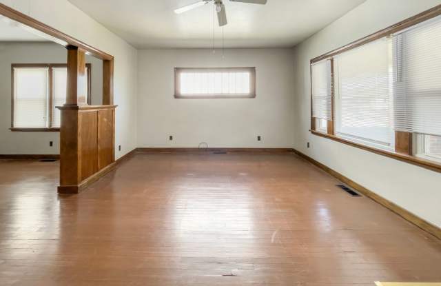 PRELEASING for AUGUST! Close to Campus: In-Unit Washer/Dryer - 225 South College Avenue, Muncie, IN 47303