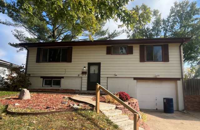 Great Split Entry in LaVista - 7009 South 79th Street, La Vista, NE 68128