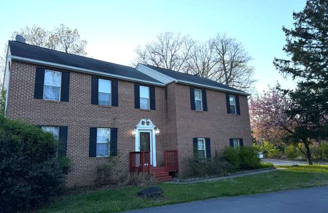 5283 Ilchester Road Gallery 1