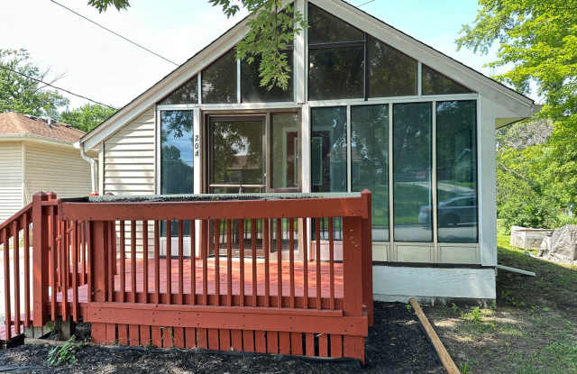 Beautiful 3 Bedroom Home Available! photos photos