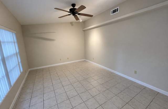 Beautiful 2 Bed / 2 Bath Brick Condo ⭐ Gallery 3