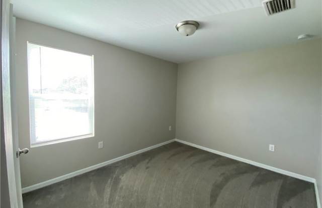 24 Illinois Road Gallery 3