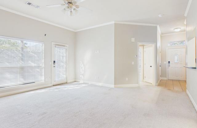 Charming 2 Bedroom, 2 Bathroom Rental in Sleepy Hollow Gallery 4