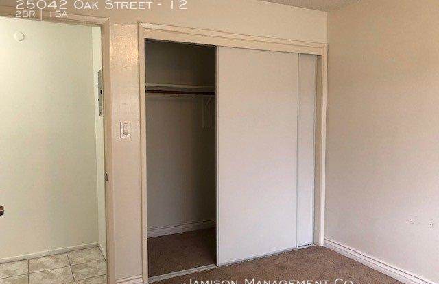 25042 Oak Street Gallery 3