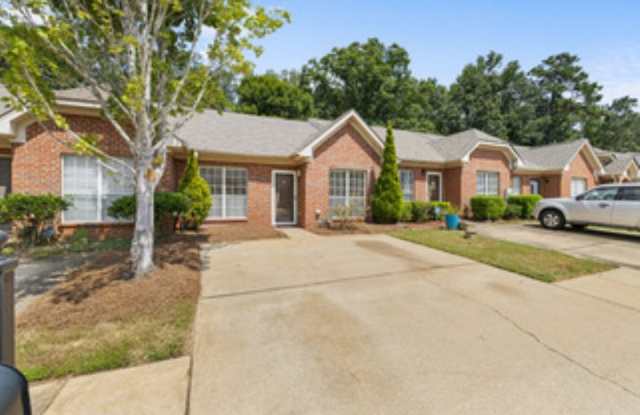 2 bed 2 bath townhome on border of Helena and Bessemer off of exit 1. Gallery 4