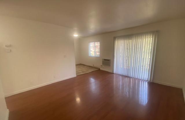 1835 Robin Ln Gallery 1