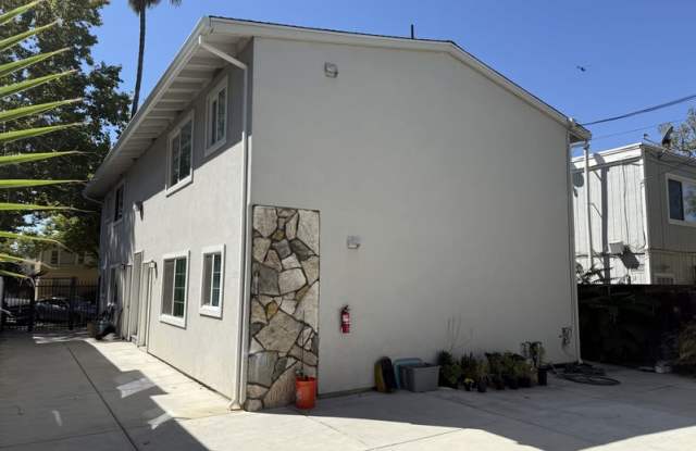 2611 U St - 2611 U Street, Sacramento, CA 95818 2611 U St - 2611 U Street, Sacramento, CA 95818