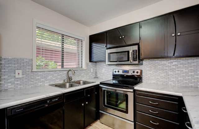 Central 2 bed 1.5 bath Townhouse photos photos