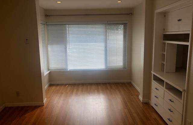 Updated 2 Bedroom/1 Bath in the Haight**Laundry**Stainless**Hardwood**Open Sat/Sun** photos photos