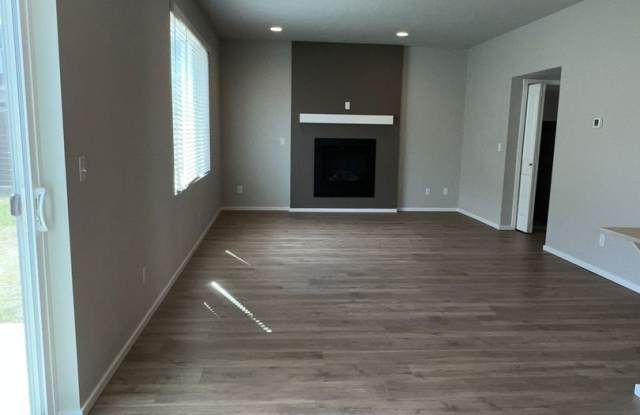 Spacious 4 Bedroom 2.5 Bath  W/Bonus Room in Stonecreek Community w/ Solar Panels & EV Outlet! 20505 SE Evian Gallery 4