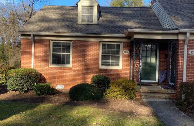 2 BR convenient to Grimsley HS and Midtown photos photos