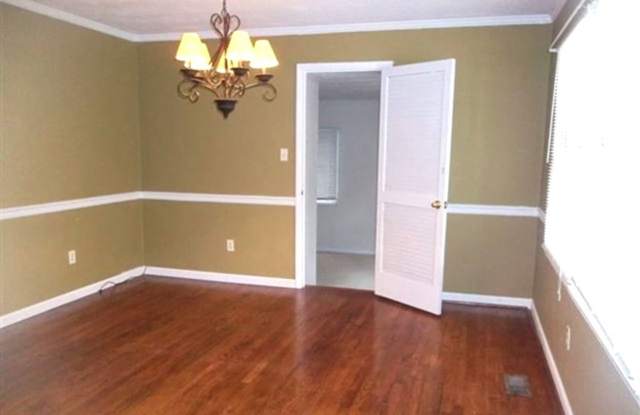 5 bedroom/ 2.5 bathroom- Skipwith Farms Gallery 2