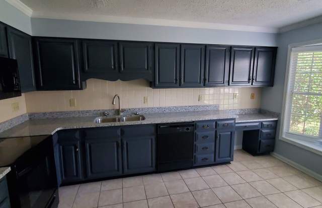 2 Bedroom 2.5 Bathrooms Townhome Gallery 3