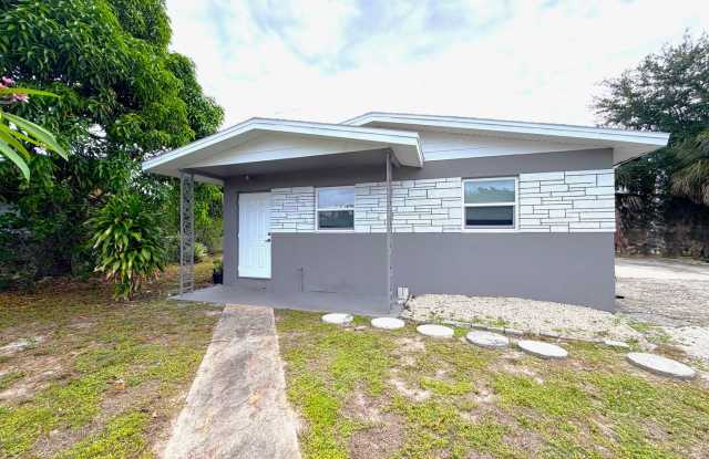 FIRST MONTH'S RENT FREE! 2/2 HOME IN FT. MYERS W/ FENCED YARD! photos photos FIRST MONTH'S RENT FREE! 2/2 HOME IN FT. MYERS W/ FENCED YARD! photos photos