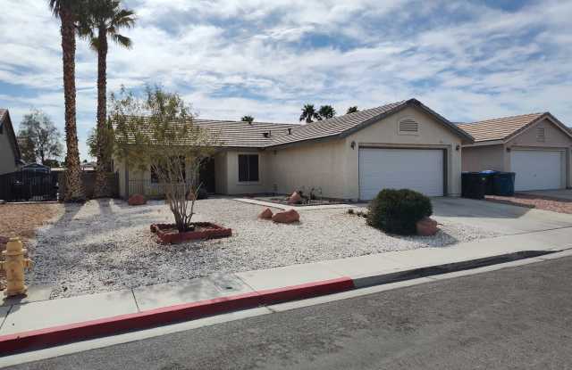 Cozy 2 Bedroom 2 Bathroom with office area! Gallery 1