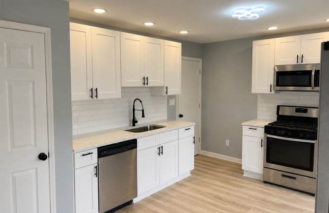 Spacious 3-Bedroom South Euclid Home with Attached Garage Gallery 4