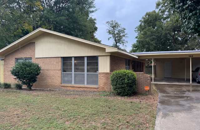 3/2 Fenced Yard Covered Parking - 504 Meadowbrook Drive, Longview, TX 75601 3/2 Fenced Yard Covered Parking - 504 Meadowbrook Drive, Longview, TX 75601