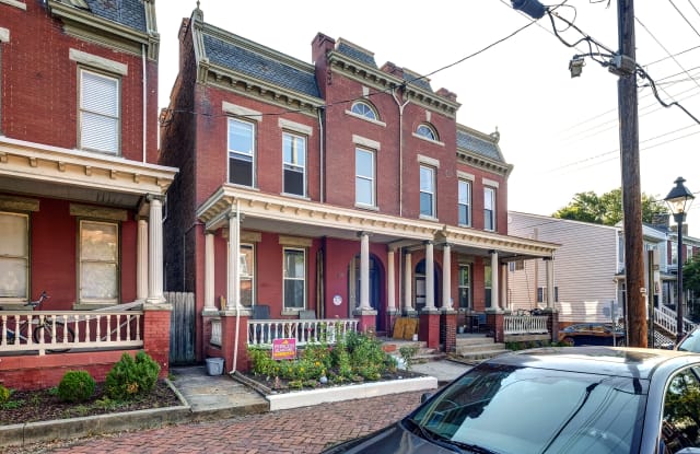 802 West Clay Street - A upstairs Gallery 3