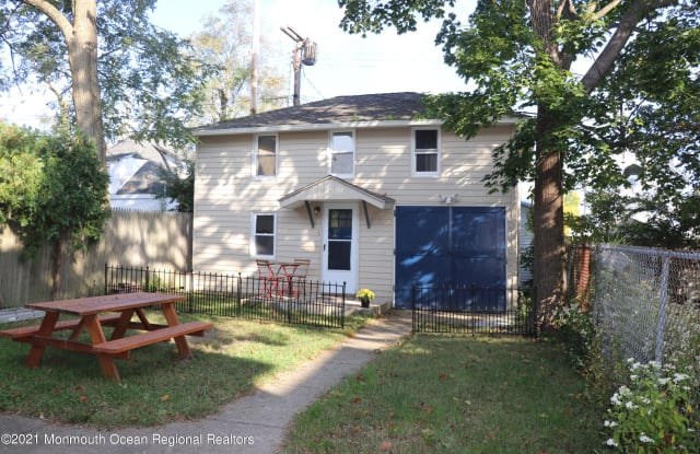606 1/2 5th Avenue - 606 1/2 5th Ave, Bradley Beach, NJ 07720