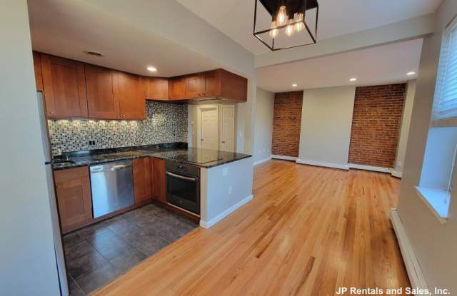 390 Riverway - 390 Riverway, Boston, MA 02115