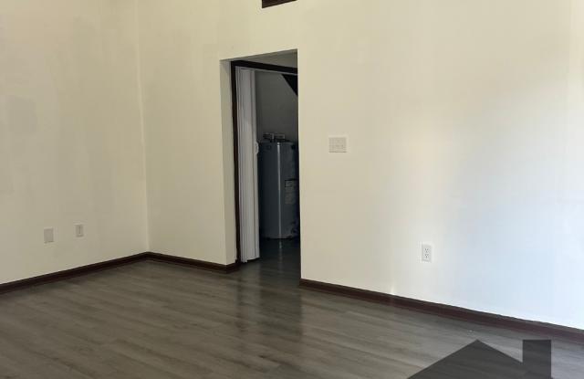 812 North Jackson Avenue Gallery 2