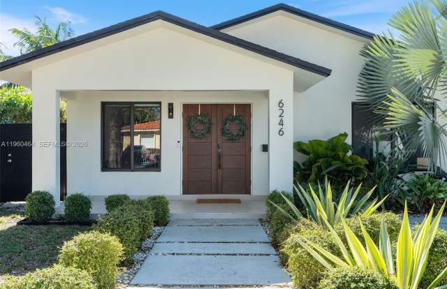 6246 SW 10th St photos photos