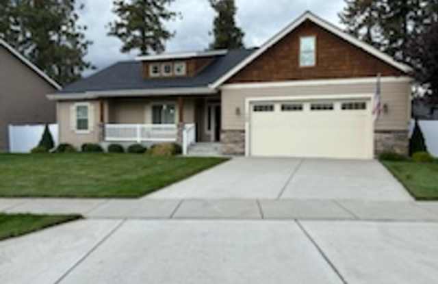 Beautiful home in Lake Forest Gallery 1