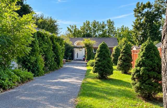 Fully Furnished 1BR Home with Garage & Private Yard – Country Feel in the City Gallery 4