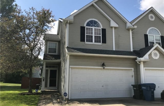 23205 Chandlers Ln - 23205 Chandlers Lane, Olmsted Falls, OH 44138