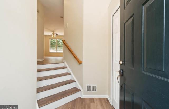 5829 STREAM POND COURT Gallery 3