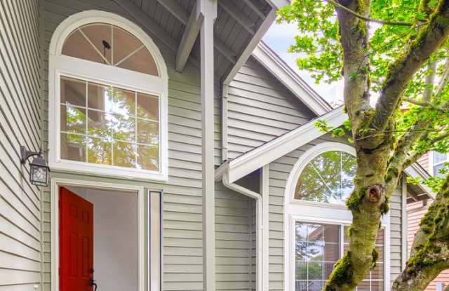 Beautifully Updated 3 Bedroom Totem Lake Home with A/C, Spacious Deck & Landscaped Backyard! Gallery 3