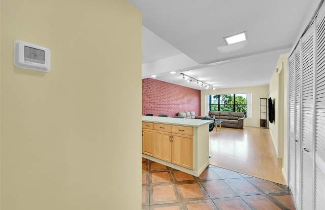 2304 S CYPRESS BEND Drive Gallery 4