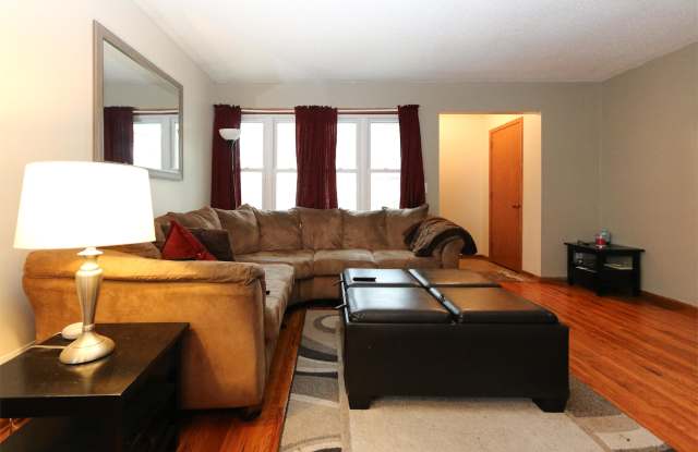 3235 South 39th Avenue - 1 Gallery 2