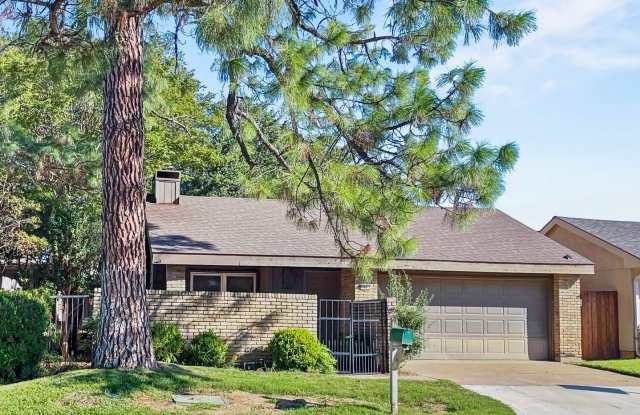2021 Oakwood Lane - 2021 Oakwood Lane, Arlington, TX 76012
