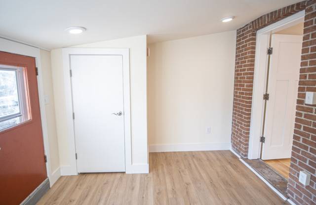 28 South Williams Street - 2 N Gallery 4