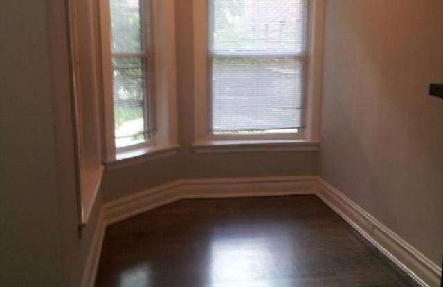 1447 West Balmoral Avenue Gallery 4
