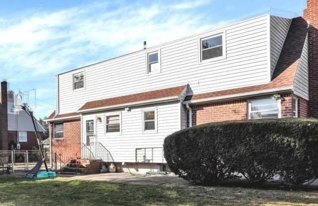 7 Beatrice Avenue - 7 Beatrice Avenue, Syosset, NY 11791