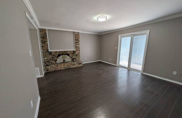 2 Bedroom 2.5 Bath Townhome In the heart for Vestavia/Homewood Gallery 3