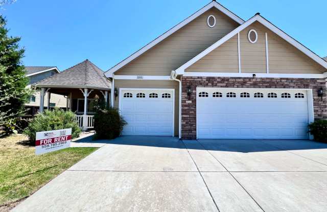 $2,250 Brawley  Shields, 3 Bedroom 2 Bathroom - Sonora Ln, Fresno - Spacious Great Room + Vaulted ceilings photos photos