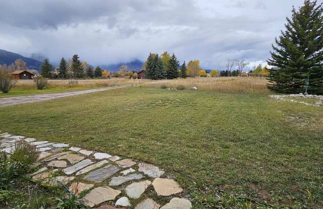 600 Ponderosa Drive - Main House Gallery 4