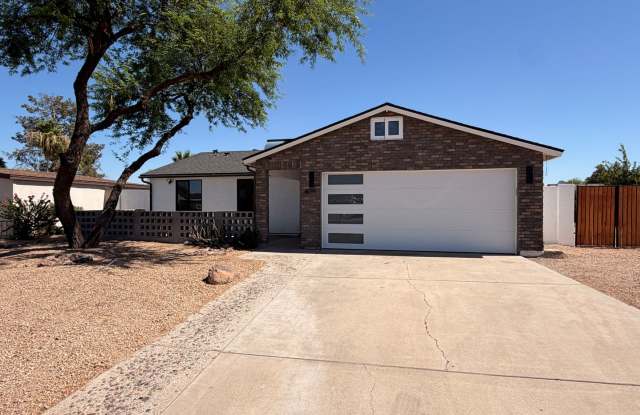 Updated 3 Bed / 2Bath Northeast Phoenix Home Ready for Immediate Move In w/ NO Carpet! photos photos