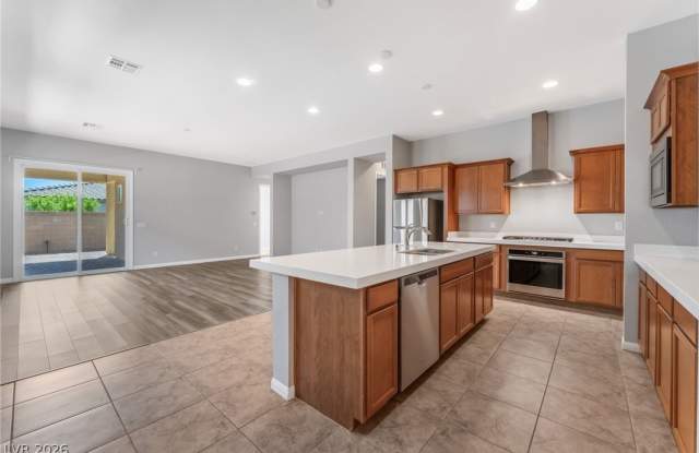 4748 N Calming Garden Street Gallery 4