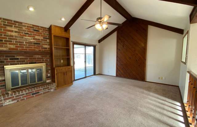 1001 Bradley Gallery 4