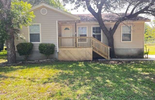 1904 Pecan - 1904 Pecan Street, San Marcos, TX 78666